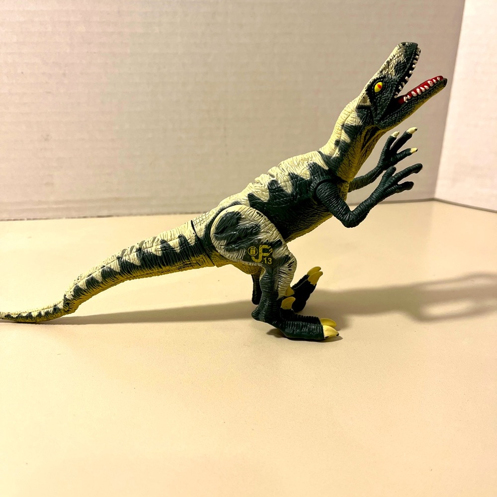 VNTG 1997 Jurassic Park Velociraptor Dinosaur; Hasbro